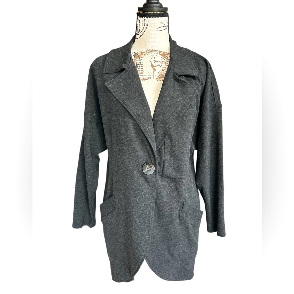 Cabi women’s blazer like jacket with tail and scoop hemline size small